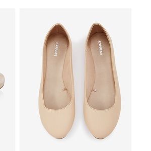 EXPRESS round toe flat.